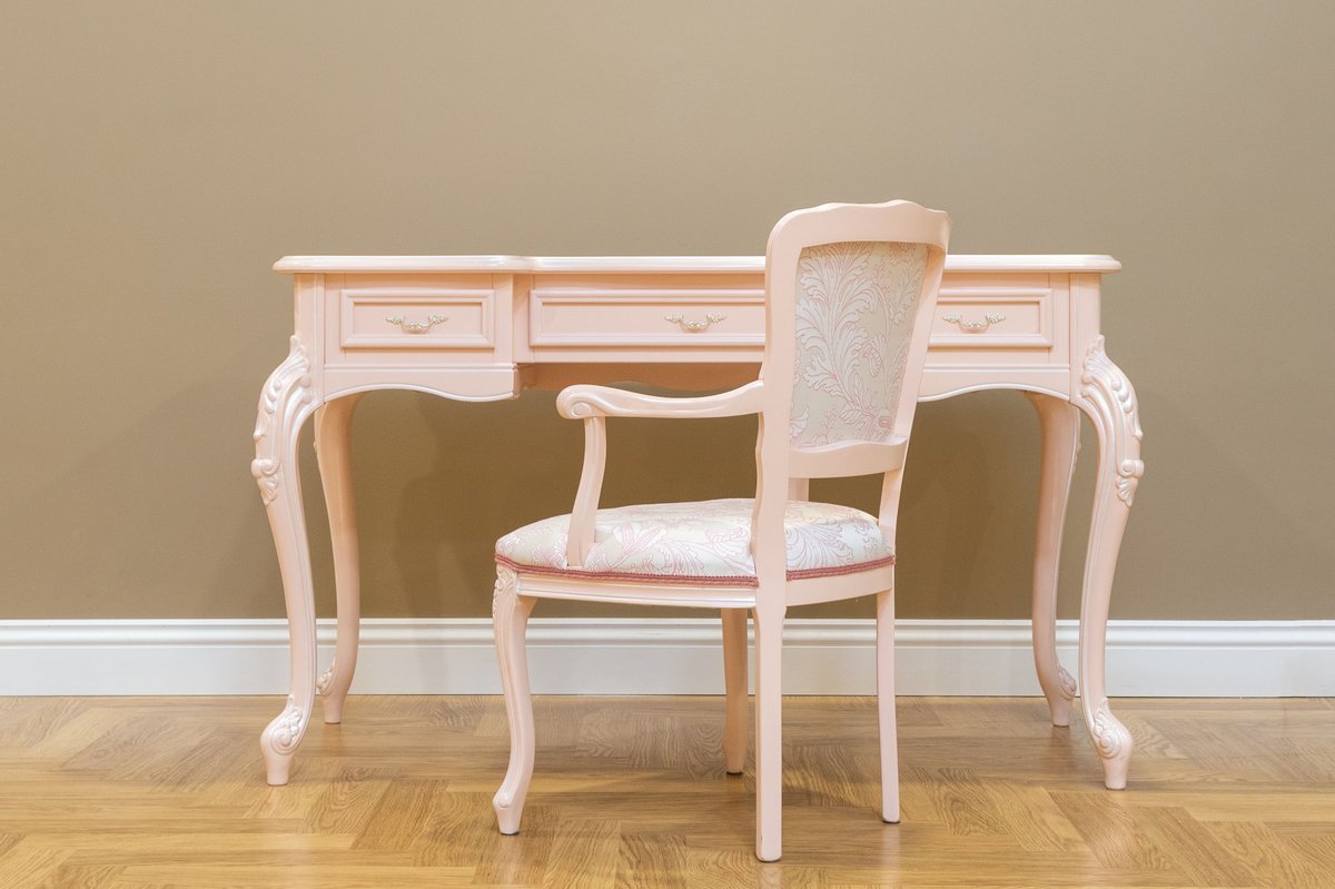 Home office minimalista, elegante e feminino